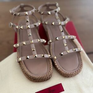 Valentino Garavani sandal, size EU 36 color: Poudre.